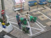 gal/Roy_Allen/Carvoeiro/_thb_Lady sweepers1.jpg